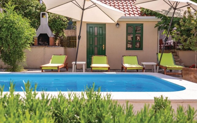 Beautiful Home in Makarska With Wifi and 2 Bedrooms