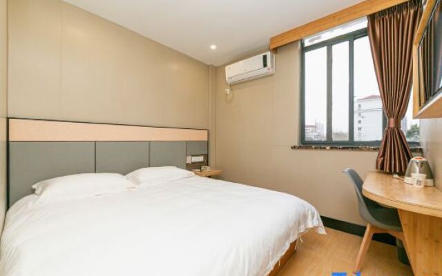 Pod Inn Yanxuan Hotel (Shanghai Long-Distance Bus Terminal)