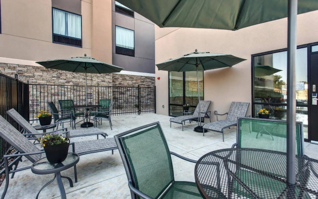Hampton Inn & Suites Wichita/Airport