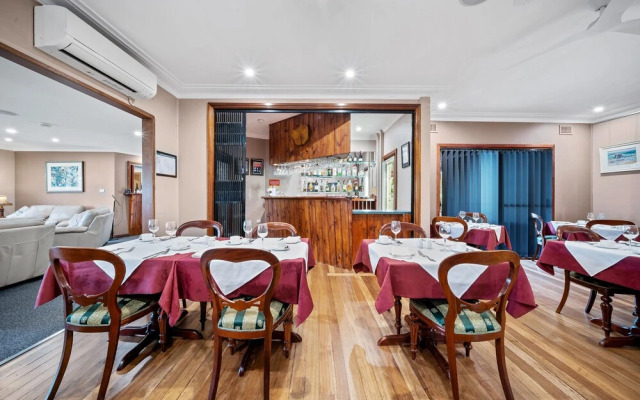 Oasis Inn Ulladulla - Guest 18 Years and Older