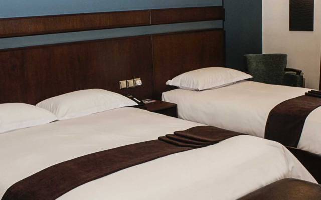 Eskan Alvand Hotel