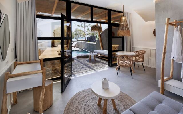 Oscar Beachfront Suites-Adults Only