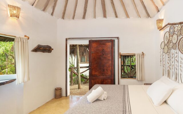 Yaxchen Tulum Cabañas & Cenote