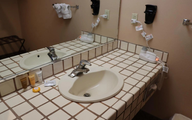 Sagebrush Inn & Suites