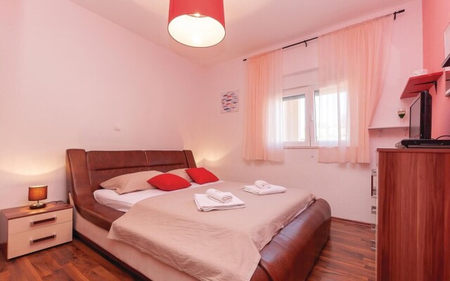 Beautiful Home in Kanica With Wifi and 2 Bedrooms