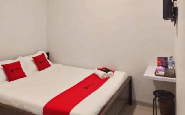 RedDoorz @ MERR Rungkut Jl. Gunung Anyar
