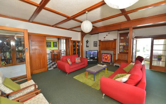 Ducks & Drakes Boutique Motel & Backpackers