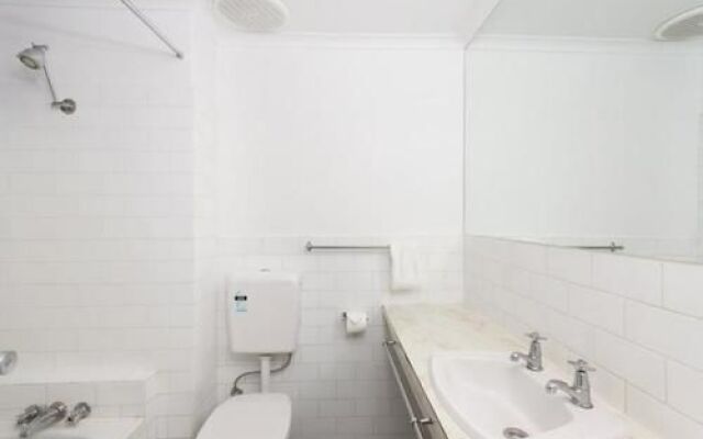 Cairns Holiday Lodge