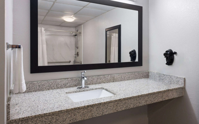 Days Inn by Wyndham Ladson Summerville Charleston