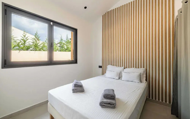 Modern Villa With Heated Pool and Garden