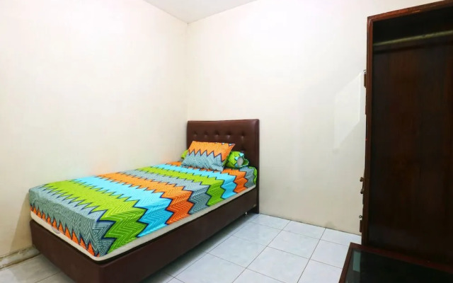Premium Senen Guesthouse - Female Only