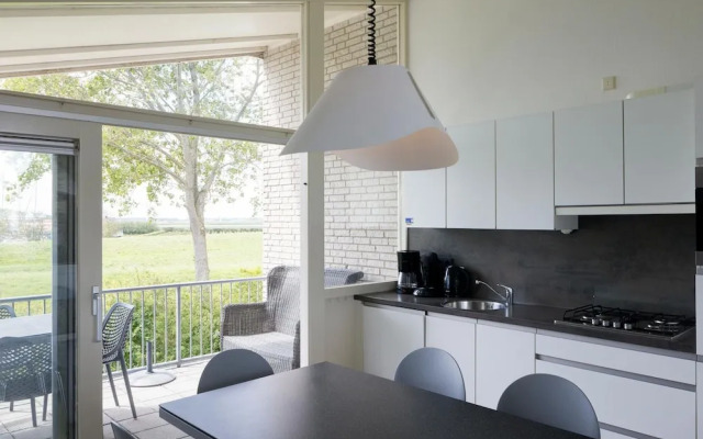 Holiday Home With Microwave, in a Holiday Park, Beach Within Walking Distance