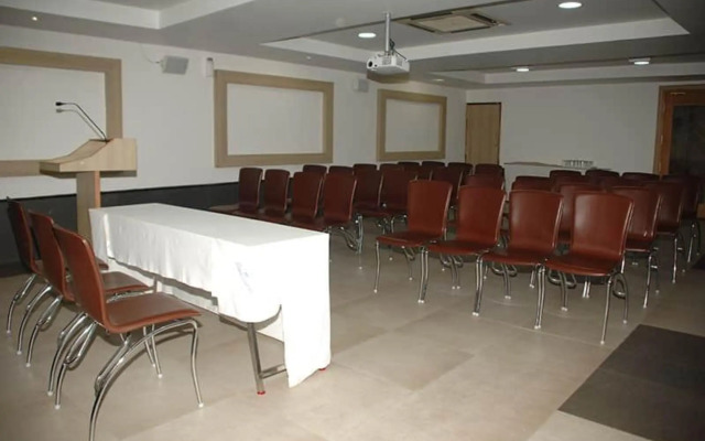 OYO 2724 Hotel PLA Residency