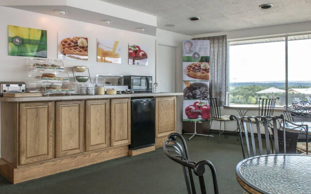 Quality Inn Breeze Manor