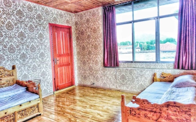 Zishuo Zihua Guest House – Guest Rooms – Daocheng