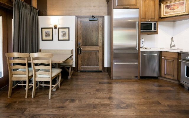 Sterling Studio Hotel Room by RedAwning