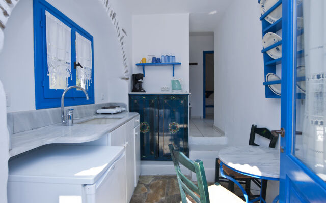 Blue Dolphin Antiparos Villas and Suites