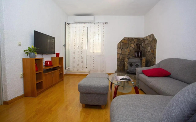Apartments with a parking space Podgora, Makarska - 12816