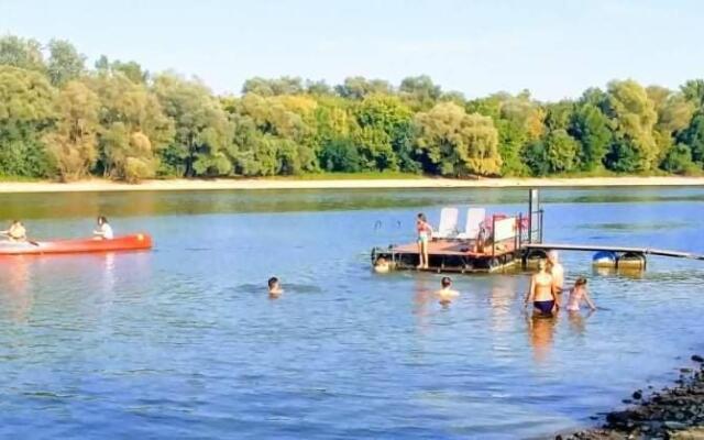 Vízparti Apartmanház