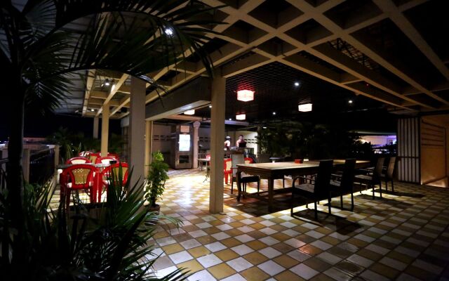 Royal Hotel