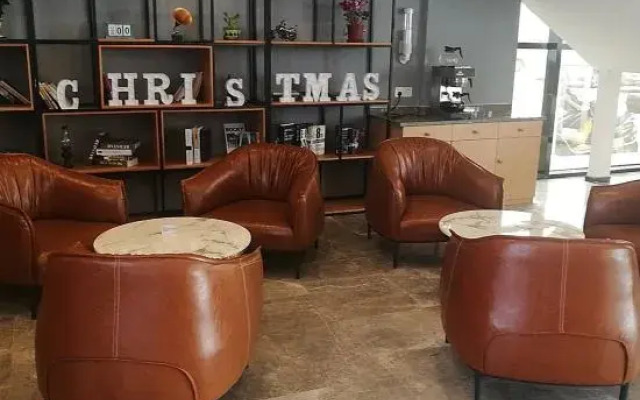 Nantong Jinduo Elegant Hotel (Nantong Dieshiqiao Home Textile City)