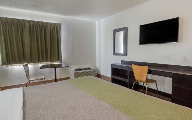 Motel 6 Duncanville, TX - Dallas