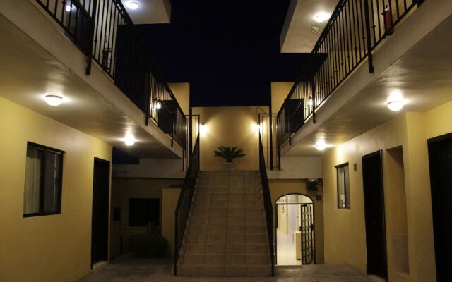 Hotel Flores Hills