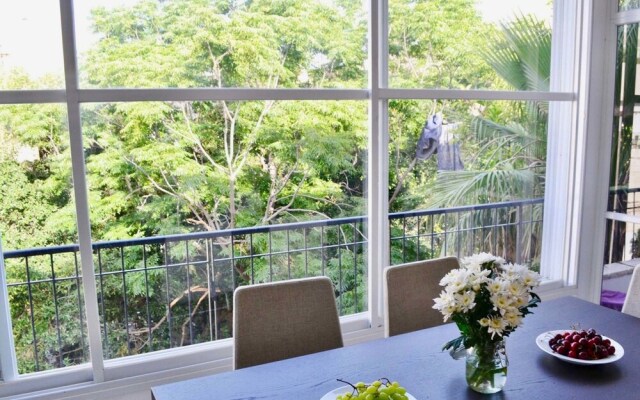 5Min from Gordon Beach Design for 6 TL10