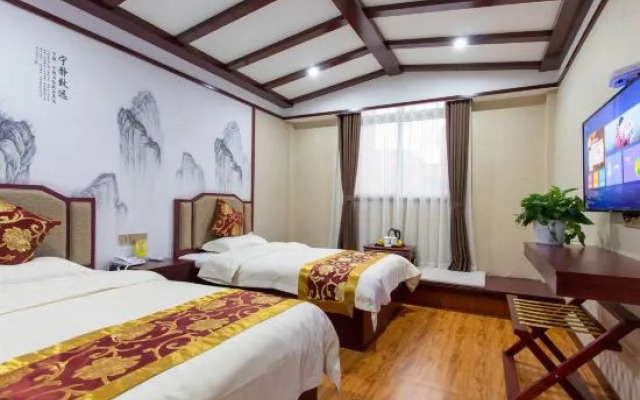 Dengfeng Zhonggang Business Hotel