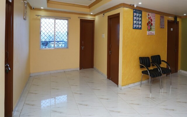 Oyo 23463 Ar Square
