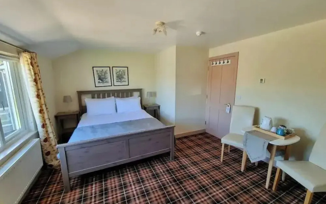 Oak Tree Rooms