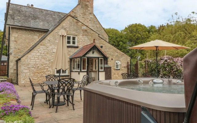 Worcester Lodge