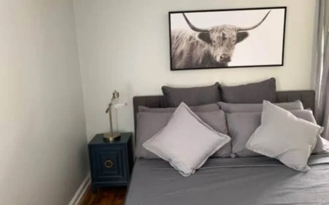 Cozy family-style Buckhead Bungalow