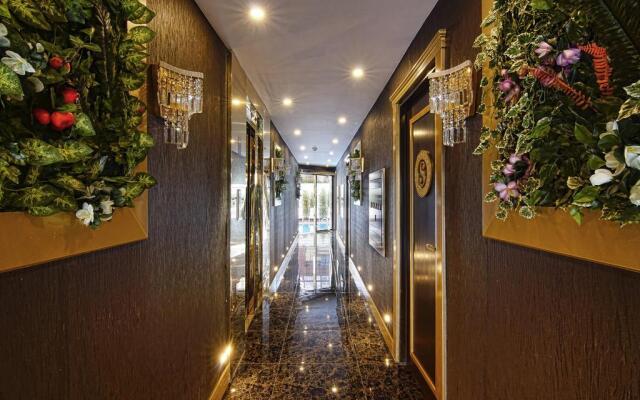 S White Hotel
