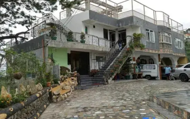 RedDoorz Hostel @ Baguio Tourist Cabin