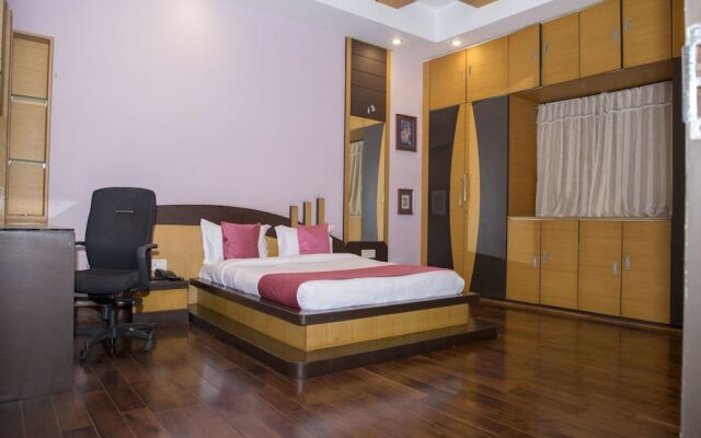 OYO 11345 Hotel White House Inn