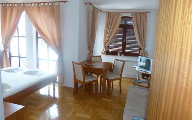 Studio Apartments Nada