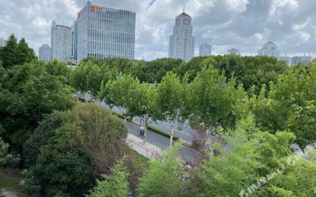 Home Inn (Shanghai New International Expo Center Minsheng Road Yanggao Middle Road Metro Station)