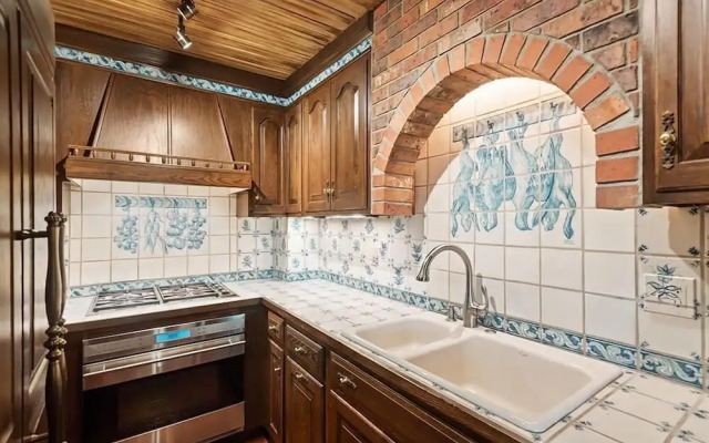 3 BR Penthouse w Hot-tub -mountain Views