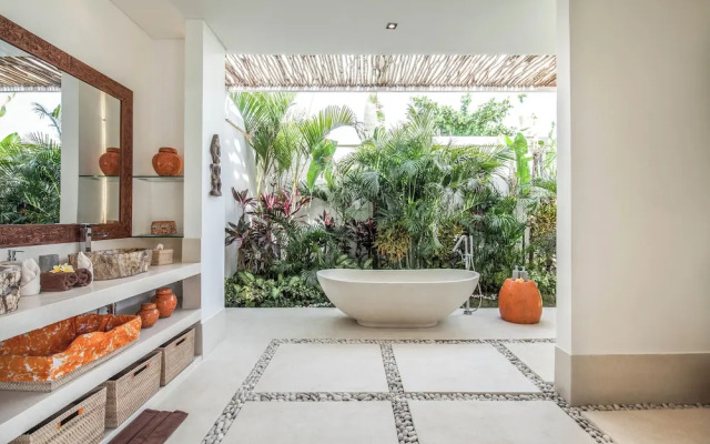 Dreamy 5BR Haven, 200m to Berawa's Blissful Beach