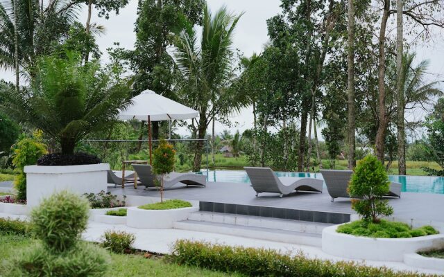 Nirvana Hotel Resort Tetebatu