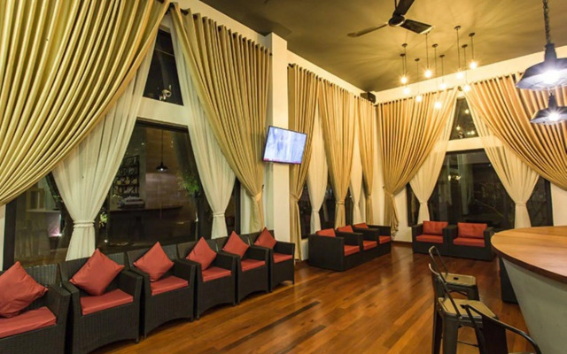 Yeak Loam Hotel