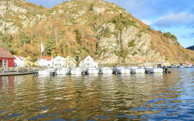 Beautiful Home in Farsund With 4 Bedrooms and Wifi