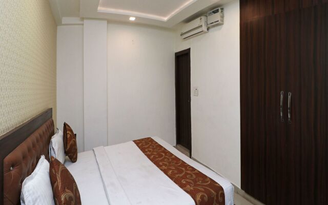 OYO 11648 CP Residency