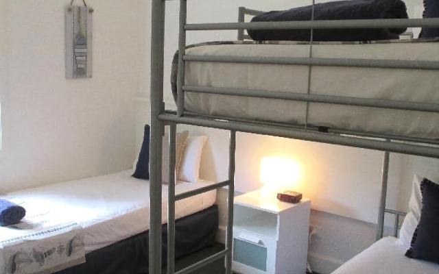 Eucalypt 3 Bedroom Deluxe Family Cottage – Guest Rooms – Cams Wharf