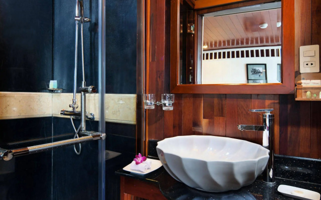 Halong Paloma Cruise