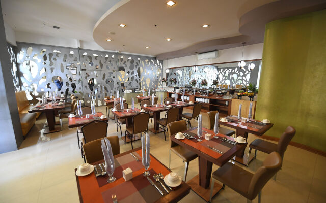 Paseo Premiere Hotel