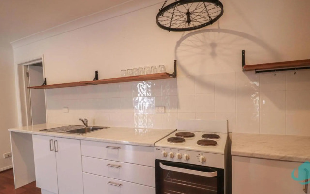 Splendour Hideaway - Luxury pool at Caves Beach