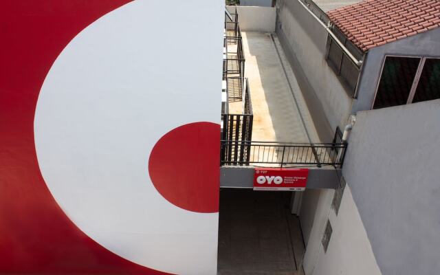OYO 737 Kamar Keluarga Mahkota 8