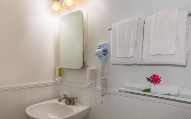 The Southernmost Inn - Adults Only